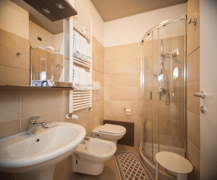 Albergo Sole Mariano Comense Exteriör bild