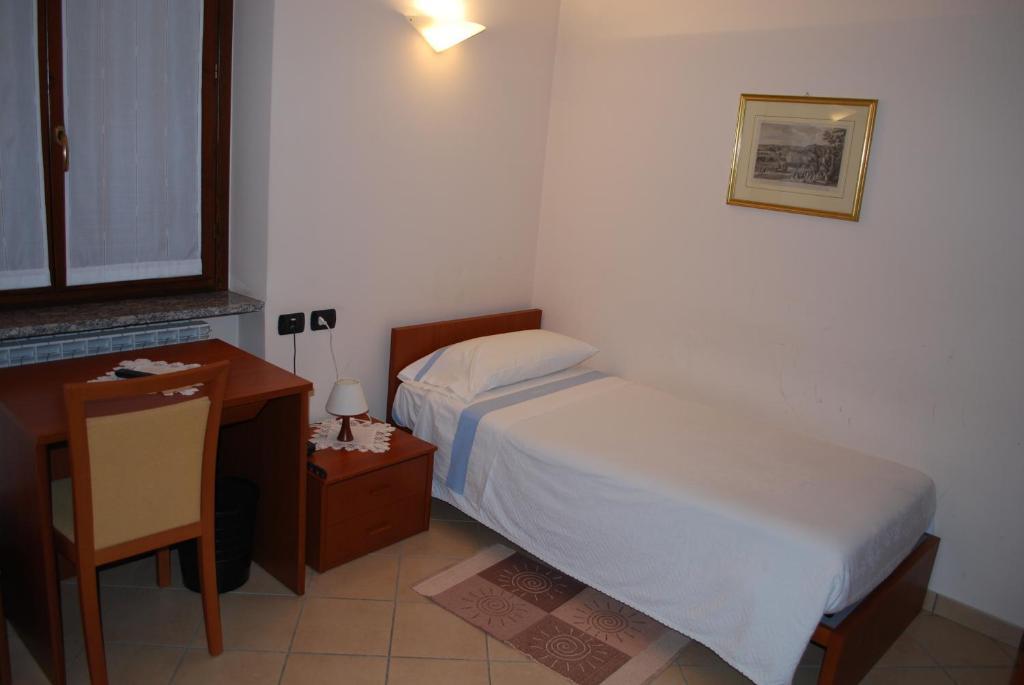 Albergo Sole Mariano Comense Rum bild