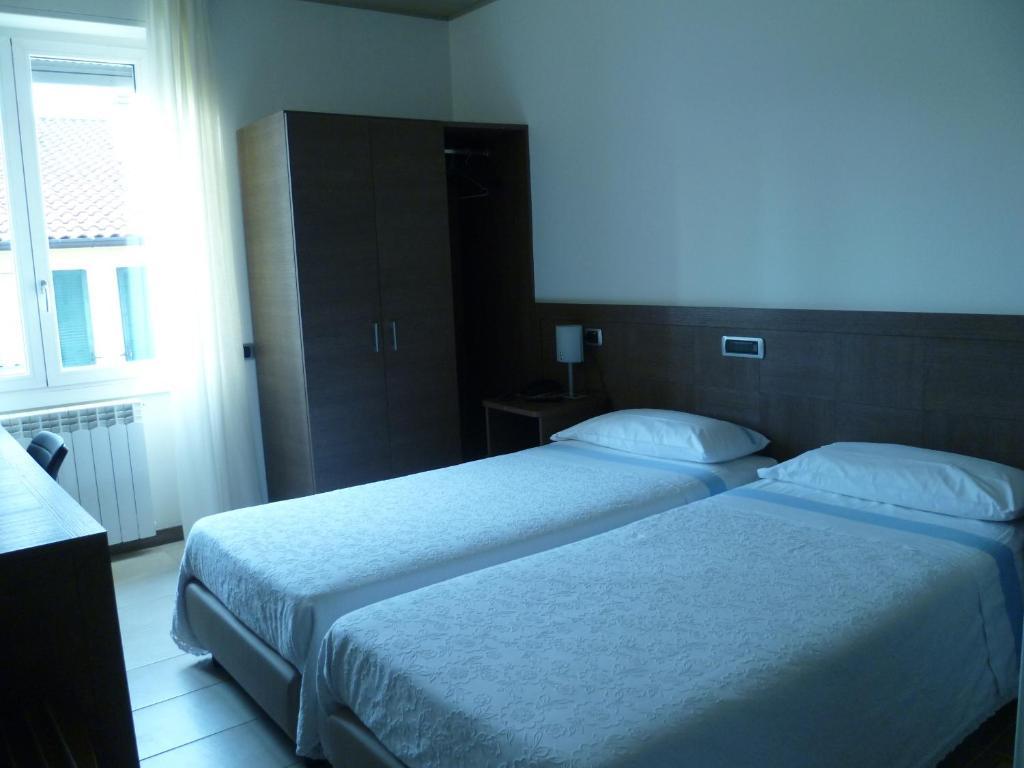Albergo Sole Mariano Comense Rum bild